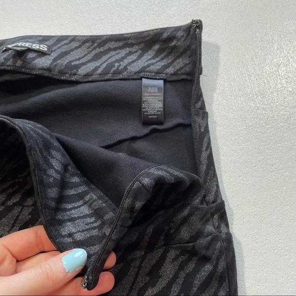 Express Zebra Mini Skirt Gray Black - Picture 6 of 8